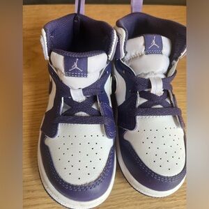 Toddler Air Jordans in purple/white (9)
